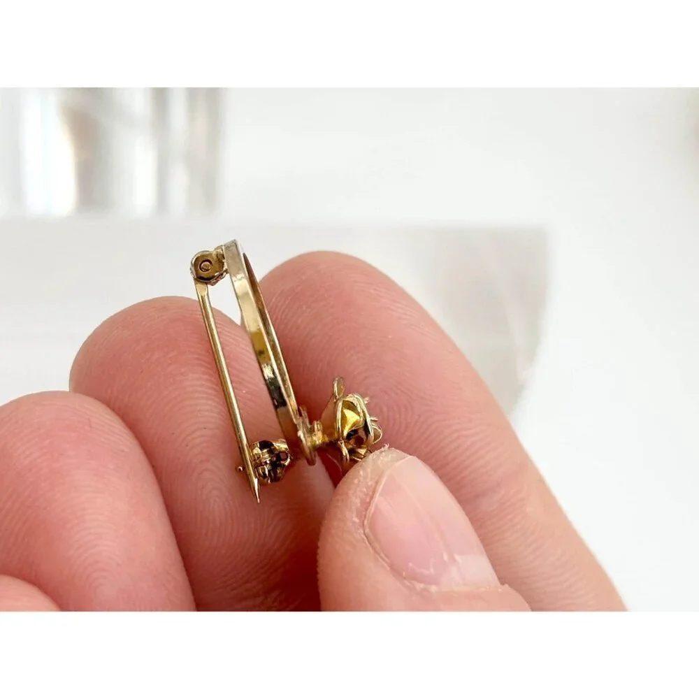 Tiny Gold Toned Rose Shaped Round Vintage Cute Jewelry Brooch | Lapel Pin